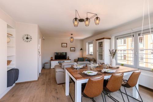 Centrally Located Apartment With Sunny Terrace