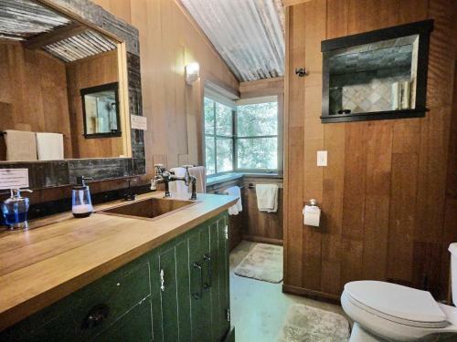 Sea Camp Ranch Outhouse 2891outh