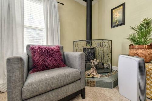 Artsy 2br Home 5 Min From Ucd Med Ctr & Sac State