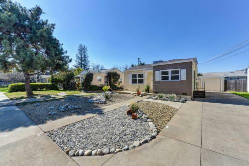 Artsy 2br Home 5 Min From Ucd Med Ctr & Sac State