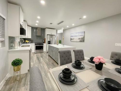@ Marbella Lane - Stunning Modern Home In Sj