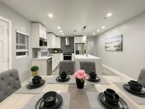 @ Marbella Lane - Stunning Modern Home In Sj