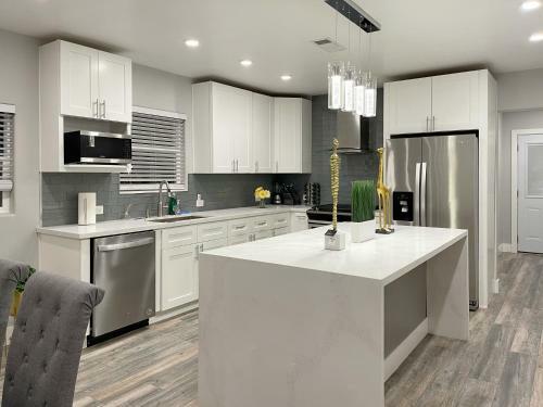 @ Marbella Lane - Stunning Modern Home In Sj