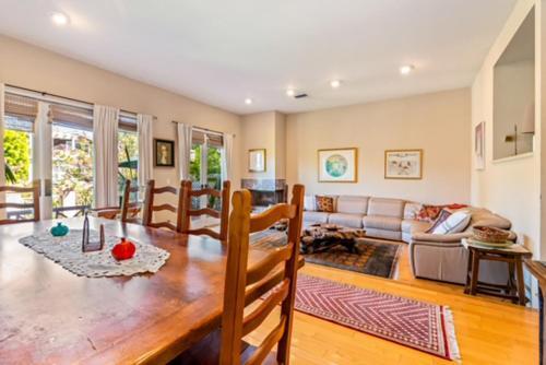 Villa 3 Bedrooms On Venice Beach Canal.