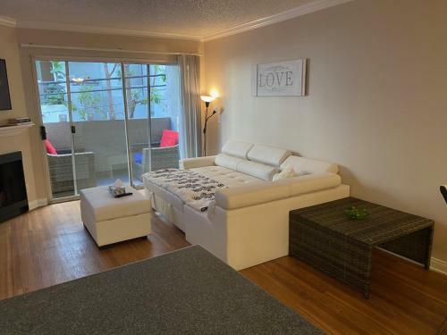 Entire Apartment 1bed/1bath West Hollywood