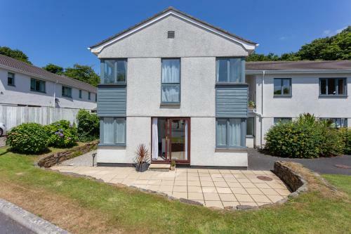 Spacious Ground Floor Apartment - Close To Beaches