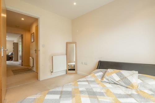 Apartamento 2 Br Flat Next To Train Station & Gated Parking