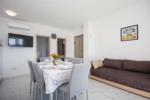 Apartments Happy Holiday