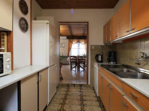 Inviting Apartment In Tribalj With Garden