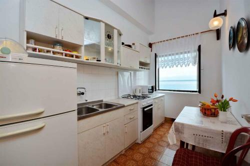 Apartment In Ugljan - Insel Ugljan 41706