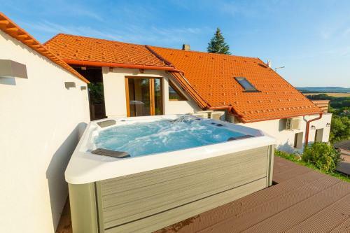 Villa K?hegy Apartman Zam�rdi