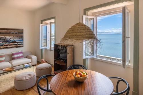 Monte Estoril Train Station - Seaside Apartment