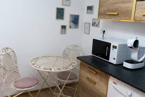 Ultra Central Apartment, Free Parking Oradea - Stray Cats