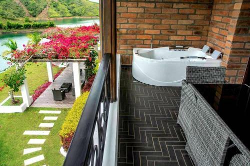 Villa Mansi�n En Guatap� - Colombia