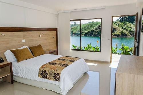 Villa Mansi�n En Guatap� - Colombia