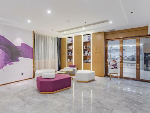 Lavande Hotel Lujiang Zhouyu Avenue