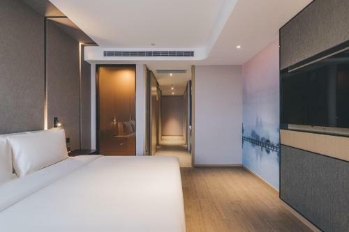 Atour Hotel Ningbo Jishi Harbor Outlets