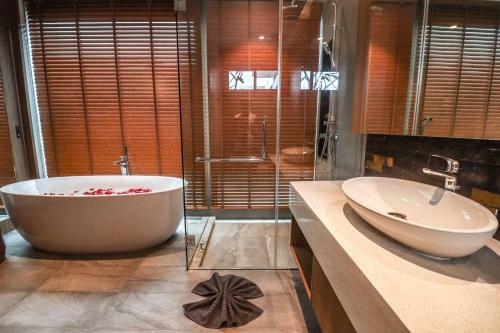 Shambhala Grand Villa By Cozy Lake