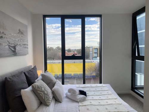 Oakleigh Stylish 3 Bedrooms Apartment 4c