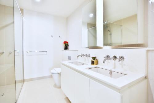 Oakleigh Stylish Townhouse With Beautiful View 04