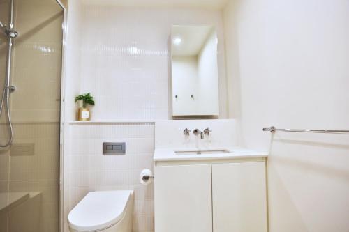 Oakleigh Stylish Townhouse With Beautiful View 04