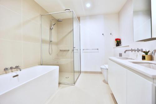 Oakleigh Stylish Townhouse With Beautiful View 04