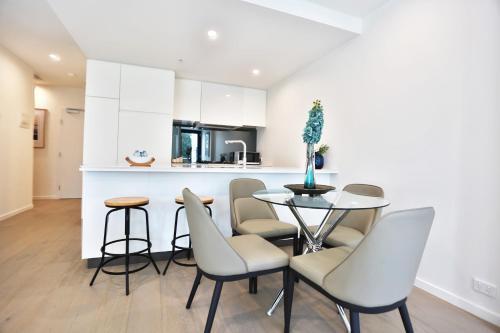 Oakleigh Stylish Townhouse With Beautiful View 04