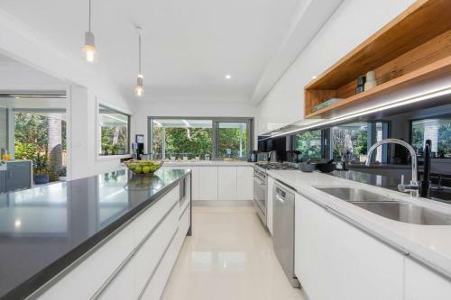 Laze @ Lighthouse - Family Home With Heated Pool