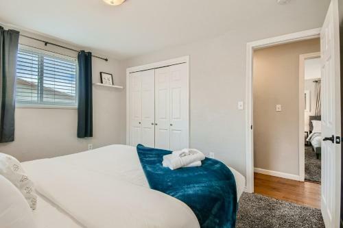 6913 W 71st Place