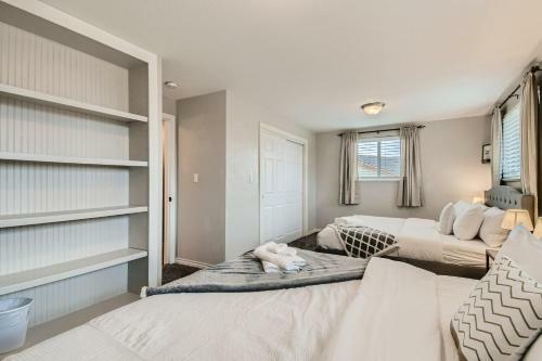 6913 W 71st Place