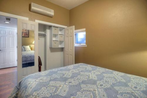 Jarvis Condo 109
