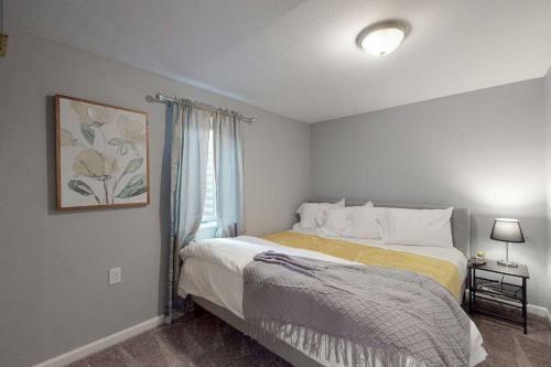 Cheerful Lower Unit With 2 Kings & Highspeed Wifi