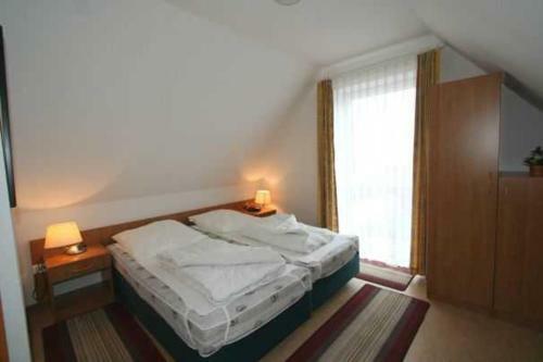 Apartamento Seepark Burhave _ Reetdachhaus Neu