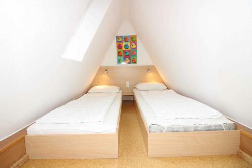 Apartamento Seepark Burhave _ Reetdachhaus Neu