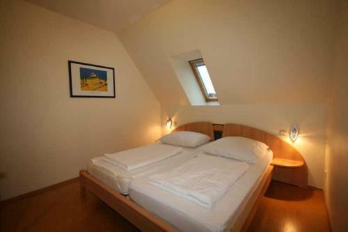 Apartamento Seepark Burhave _ Reetdachhaus Neu
