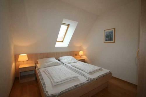 Apartamento Seepark Burhave _ Reetdachhaus Neu