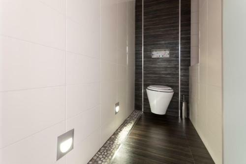 Spacious House 100m2 With Garden, Grill And Parking