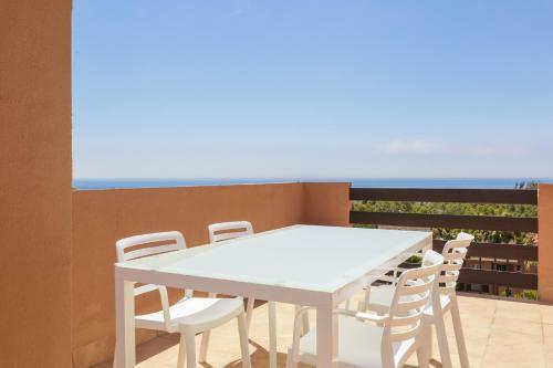 Fresh Penthouse Apartment With Great Sea Views