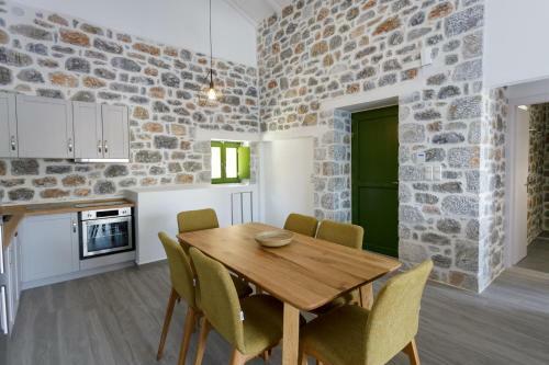 Aris-apea Villas