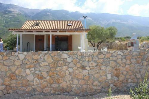 Country Green House In Lourdas