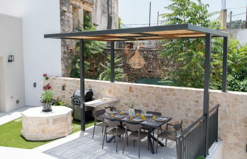 New Stylish Villa With Heated Pool & Jacuzzi!