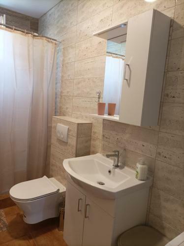 Spacious 2-bedroom Apartment With Terrace Sea View