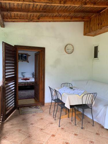 Casa Cu Flori