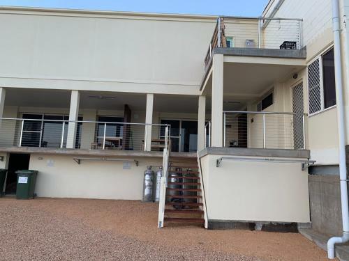 Beachside & Jetty View Apartments - Apt 1 (admirals Apartment)