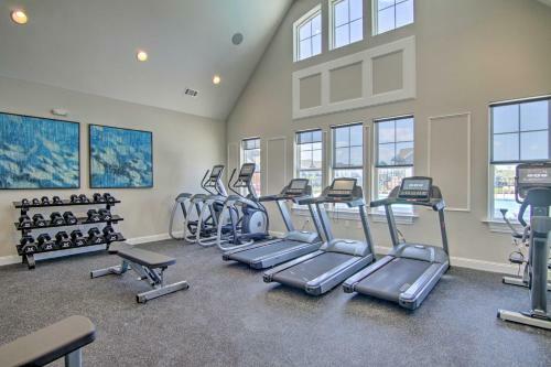 Stylish Townhome With Porch And Modern Interior!