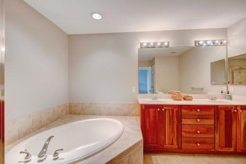 Grande At Canal Pointe 37287 Trent Ct