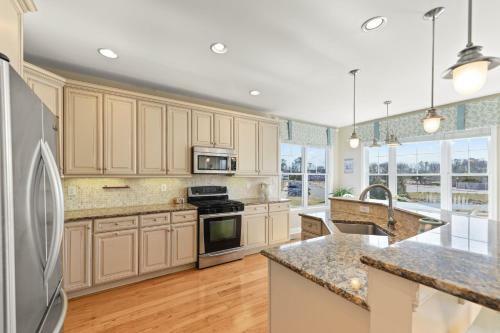 Grande At Canal Pointe 37277 Trent Ct