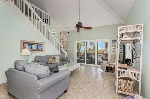 Beach House On Bay - 303 North Bay Blvd