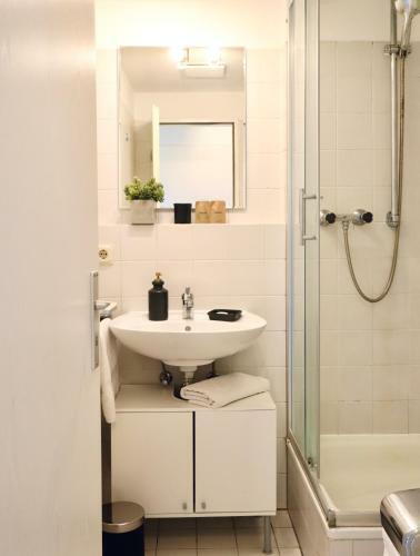 Modernes Apartment Mit Balkon In D�sseldorf