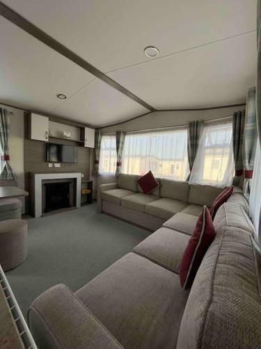 Delightful 2 Bedroom Caravan, Pencnwc, New Quay